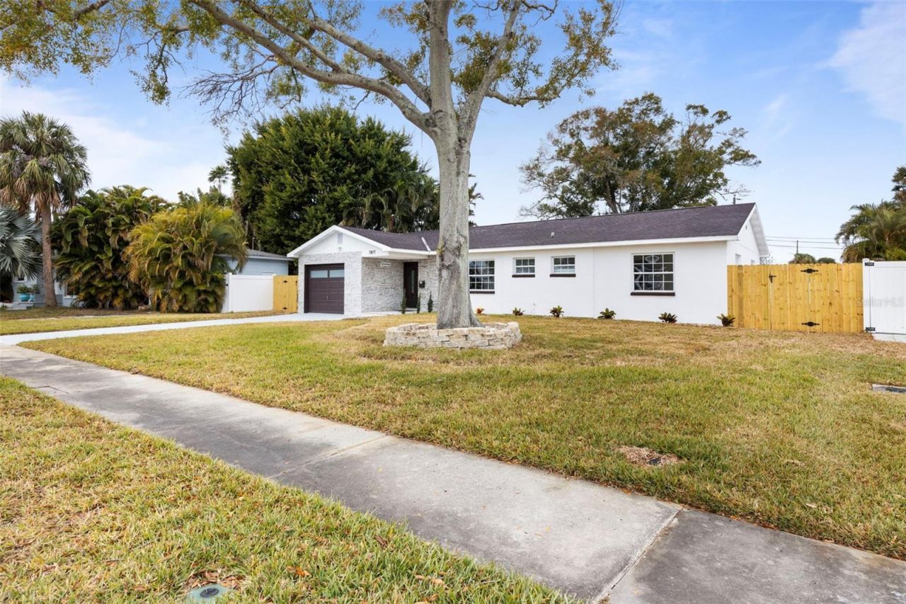 1817 Oregon Avenue Ne, Saint Petersburg, FL 33703 Photo