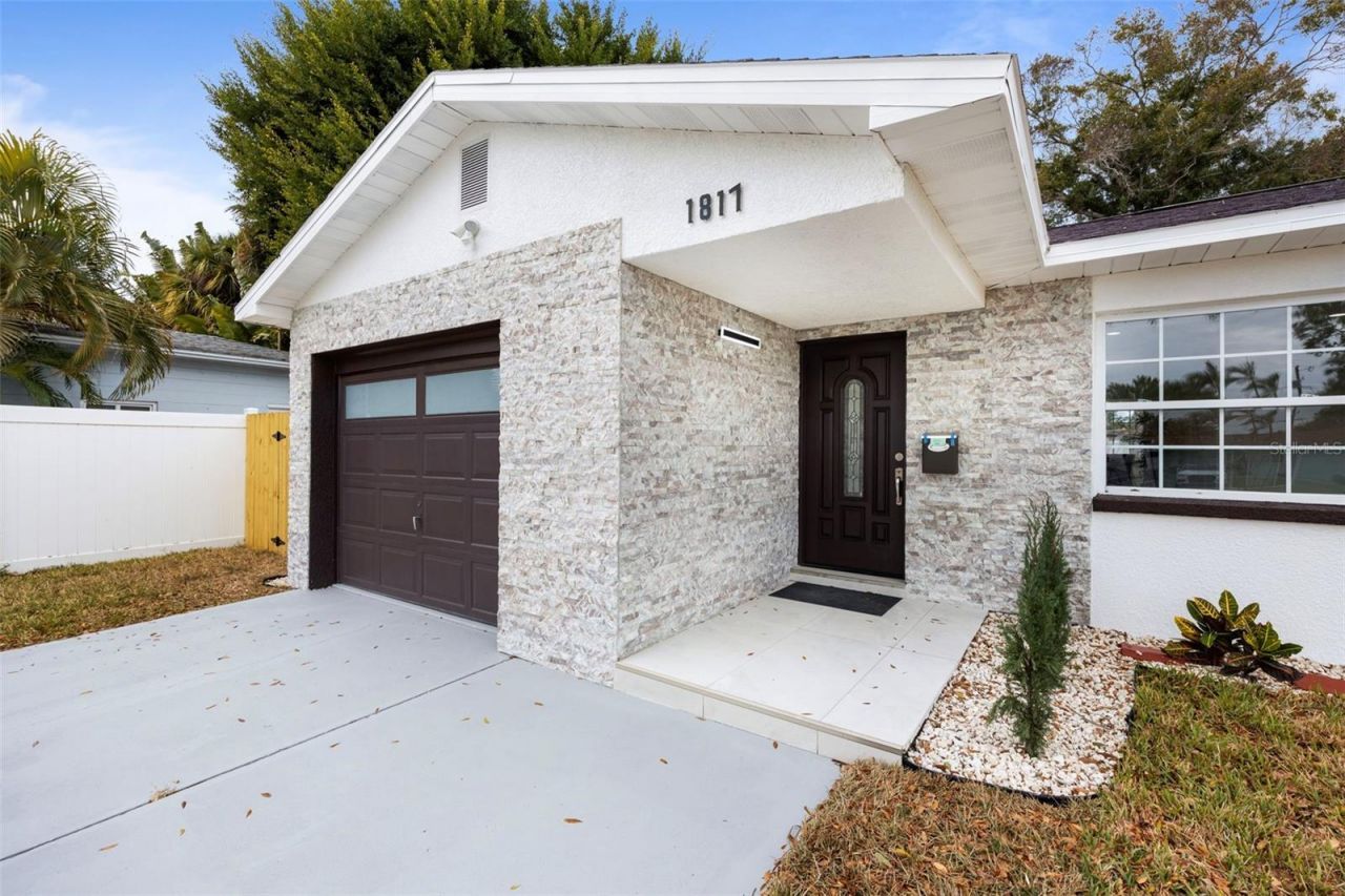 1817 Oregon Avenue Ne, Saint Petersburg, FL 33703 Photo