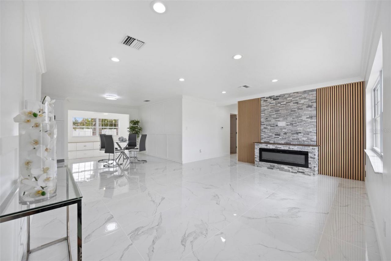 1817 Oregon Avenue Ne, Saint Petersburg, FL 33703 Photo