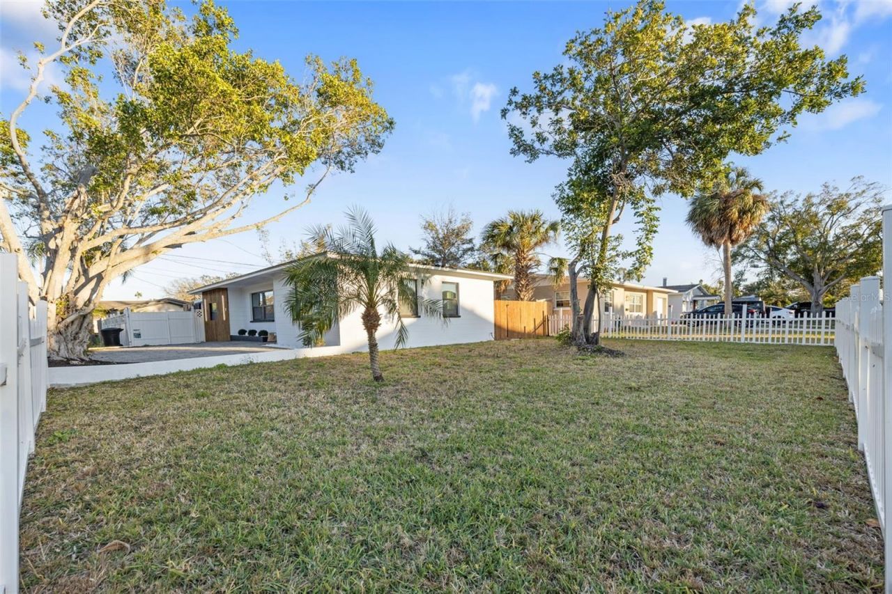 1600 Connecticut Avenue Ne, Saint Petersburg, FL 33703 Photo