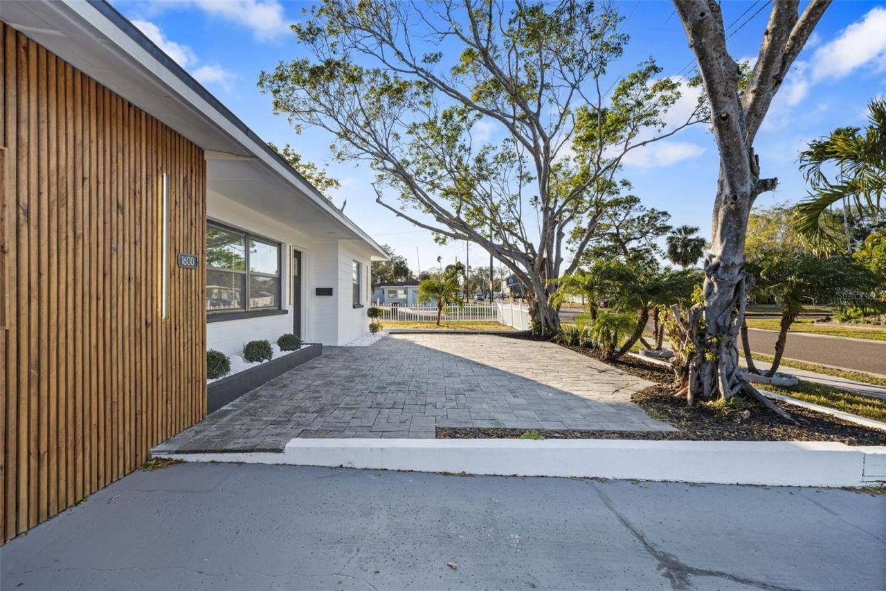 1600 Connecticut Avenue Ne, Saint Petersburg, FL 33703 Photo