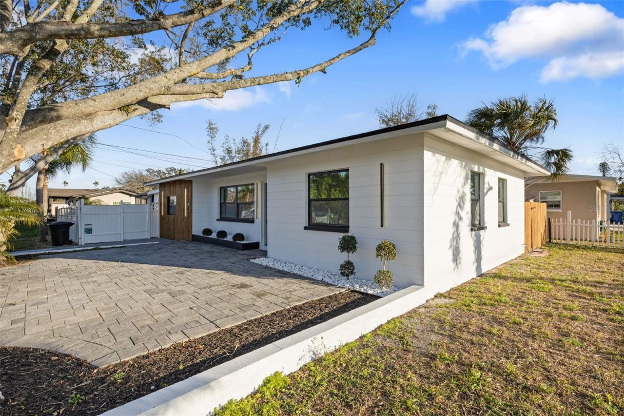 1600 Connecticut Avenue Ne, Saint Petersburg, FL 33703 Photo