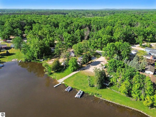 6820 Shore Drive W, Weidman, MI 48893