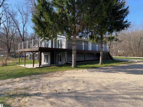 6820 Shore Drive W, Weidman, MI 48893