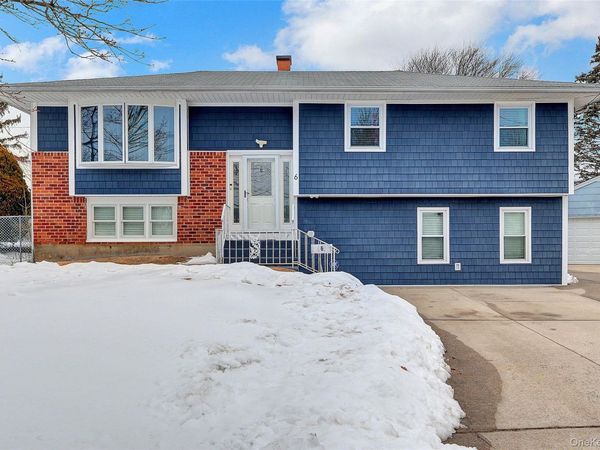 6 Little Court , Deer Park, NY 11729