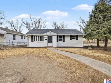 5602 Oak Street, Omaha, NE 68106