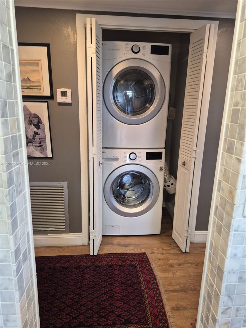 4001 Hillcrest Dr, Unit 416, Hollywood, FL 33021 Photo