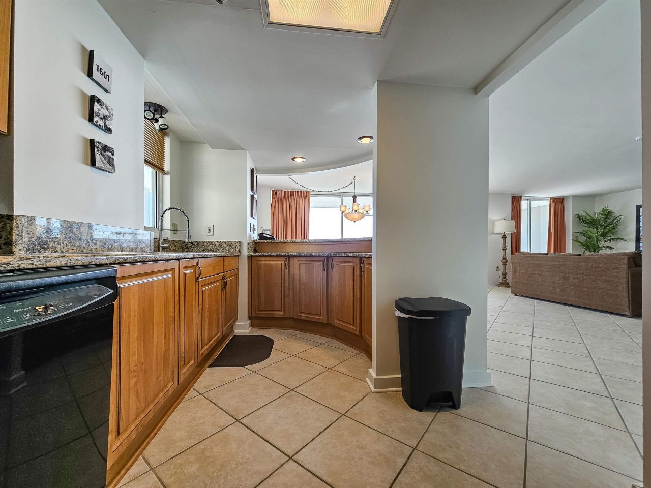 9840 Queensway Blvd. Photo 17