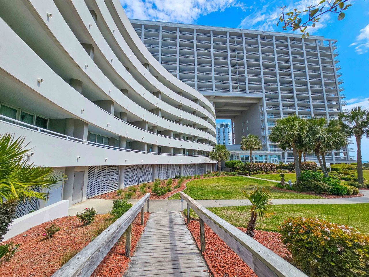 9840 Queensway Blvd. Photo 39