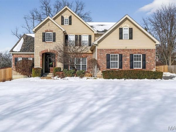 15 Lawrence Drive, Creve Coeur, MO 63141