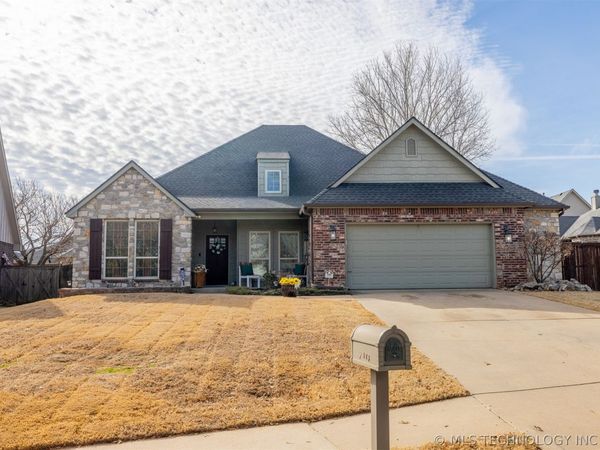 710 W 40th Street , Sand Springs, OK 74063