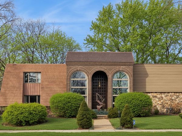 990 Heather Road, Deerfield, IL 60015