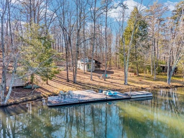 107 Burchette Dr , Crossville, TN 38572