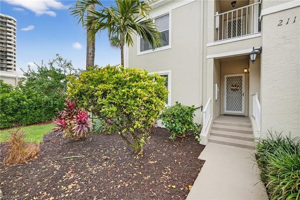 5899 Chanteclair Dr, Unit 211, Naples, FL 34108 Photo