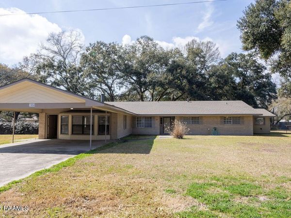 1058 S Berwick Avenue , Basile, LA 70515