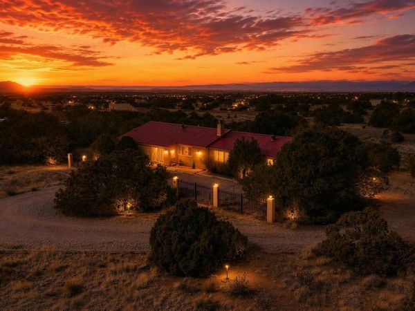 42 Coyote Crossing, Santa Fe, NM 87508
