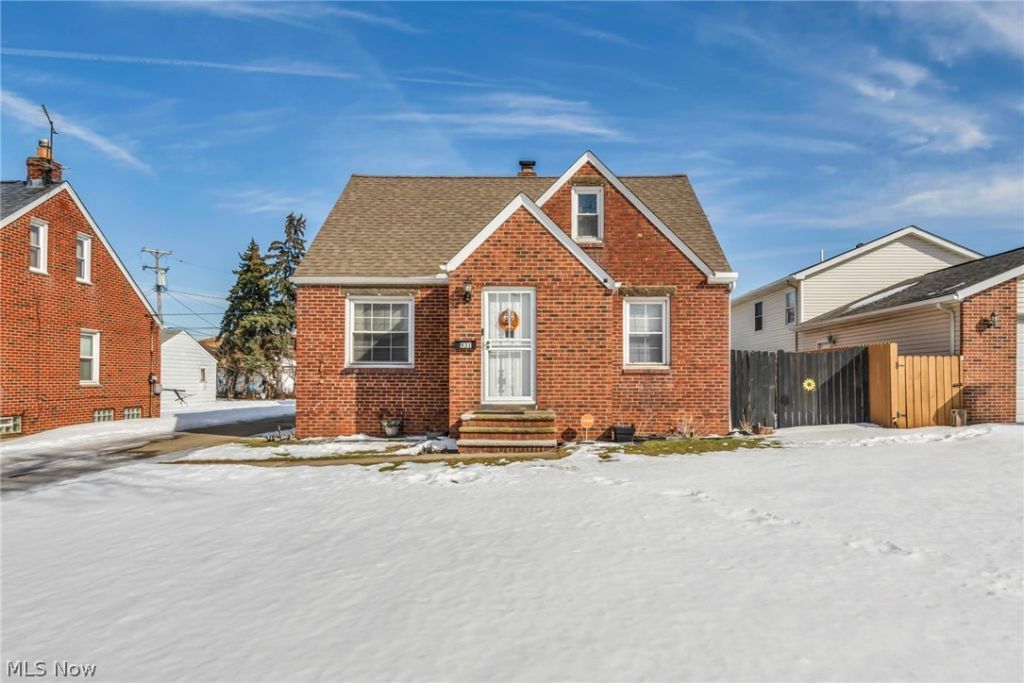 931 E 214th Street, Cleveland, OH 44119 Main Photo