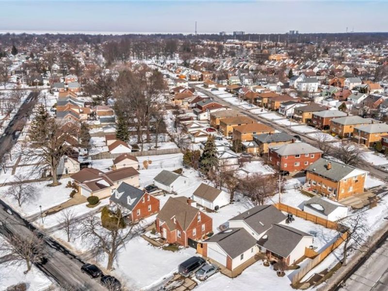 931 E 214th Street, Cleveland, OH 44119 Photo 5