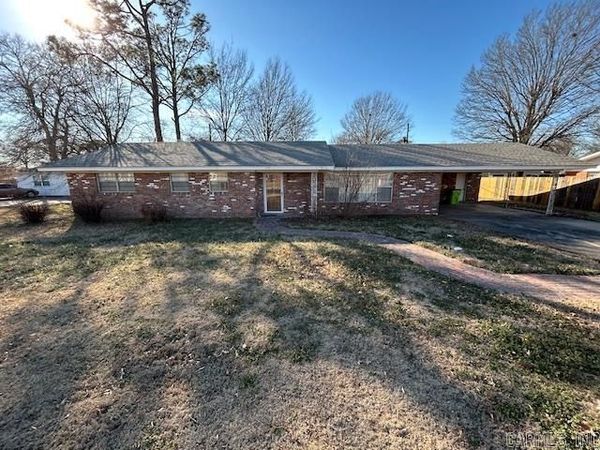 2110 S Prairie Street, Stuttgart, AR 72160