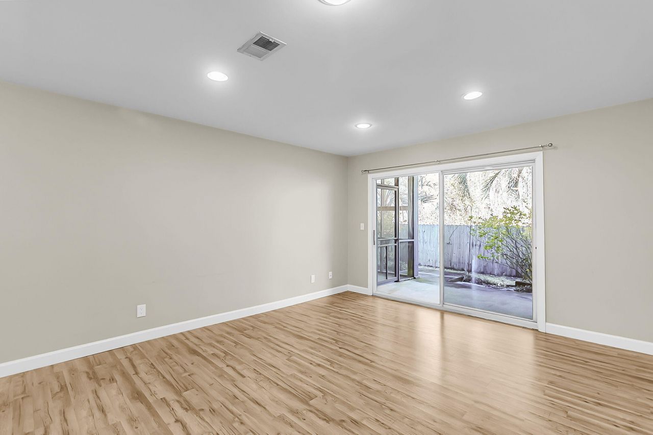 1530 Fort Johnson Road Photo 10