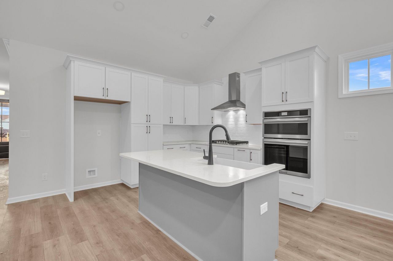 812 Abbey Gardens Lane Photo 10