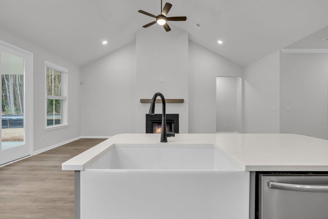 812 Abbey Gardens Lane Photo 13