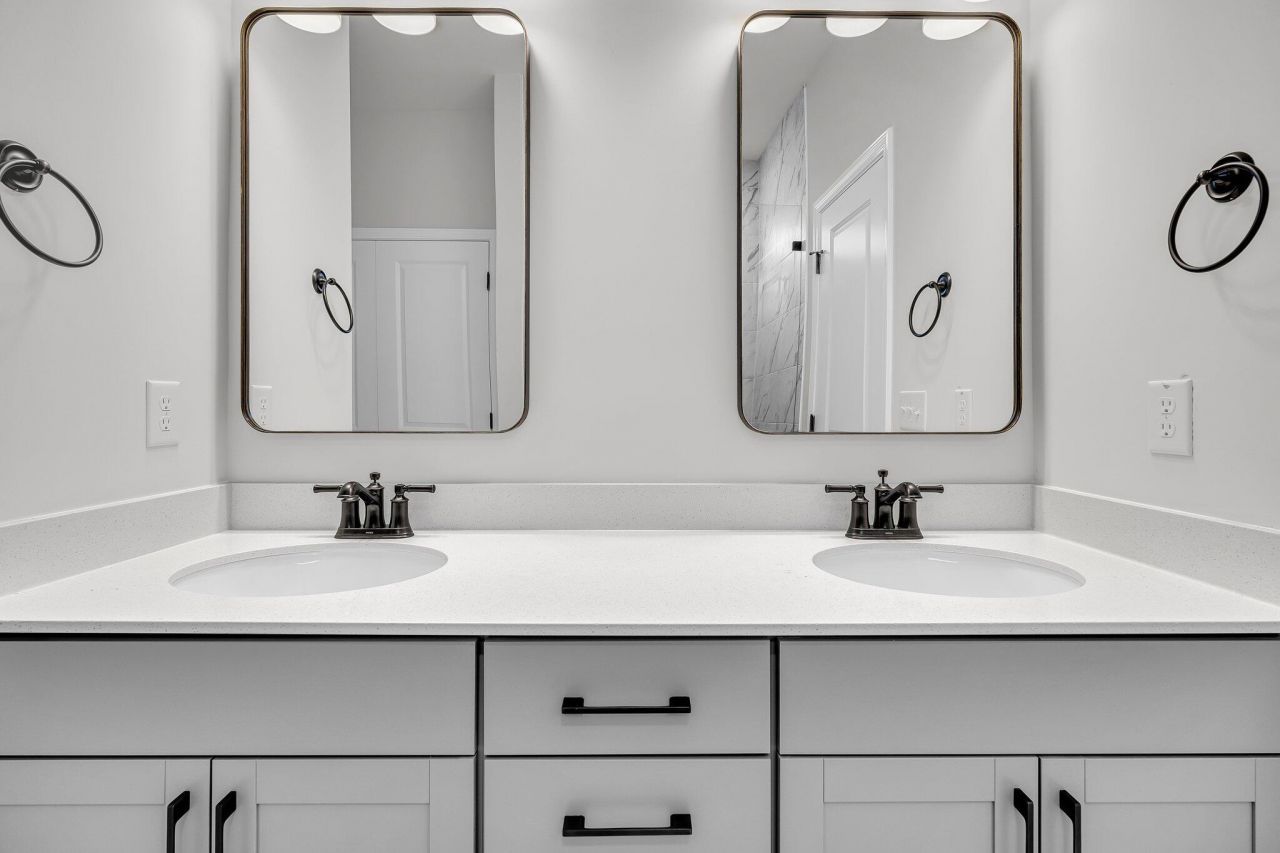 812 Abbey Gardens Lane Photo 20