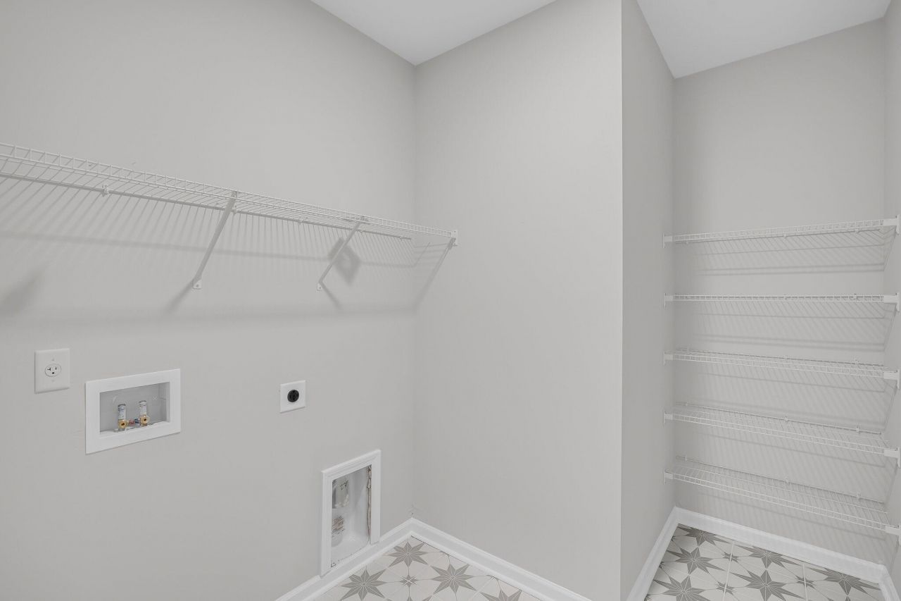 812 Abbey Gardens Lane Photo 6