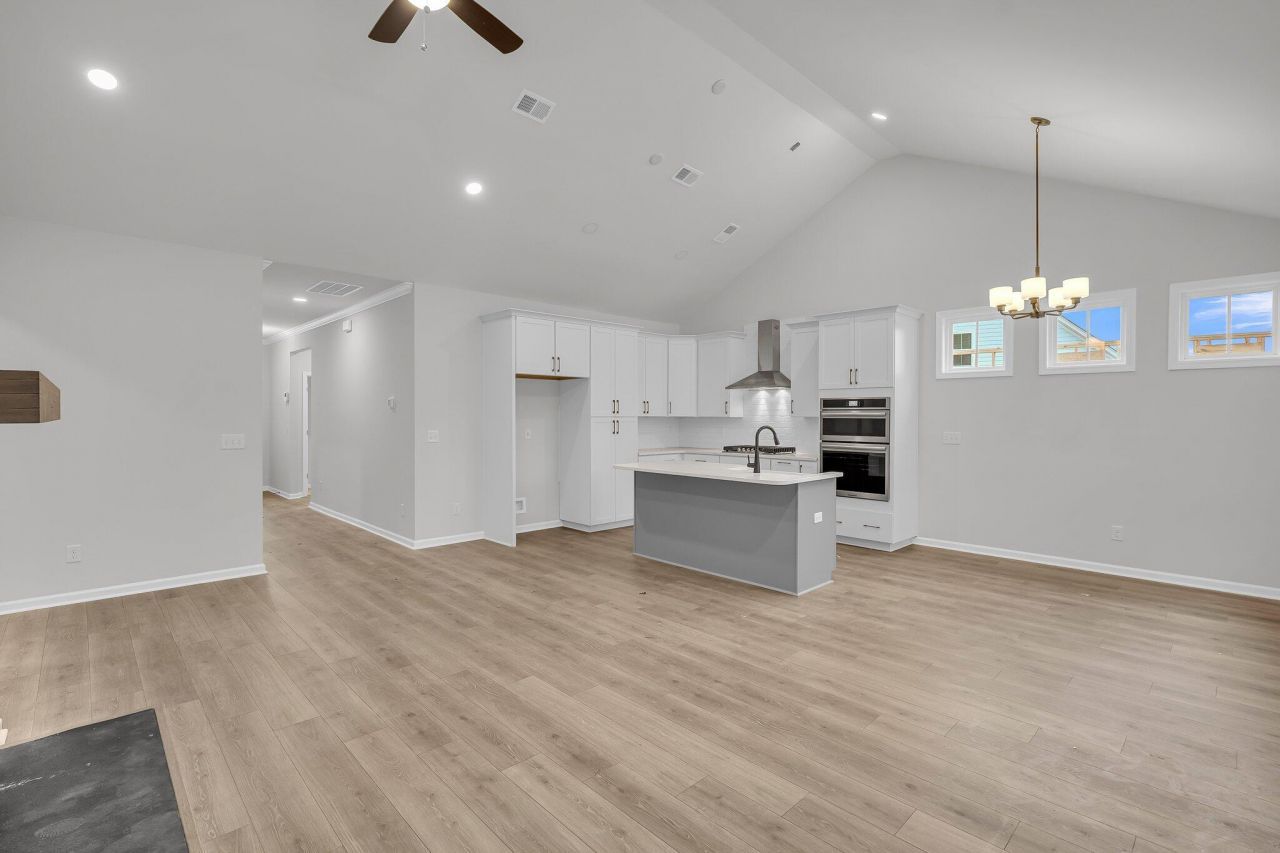 812 Abbey Gardens Lane Photo 8