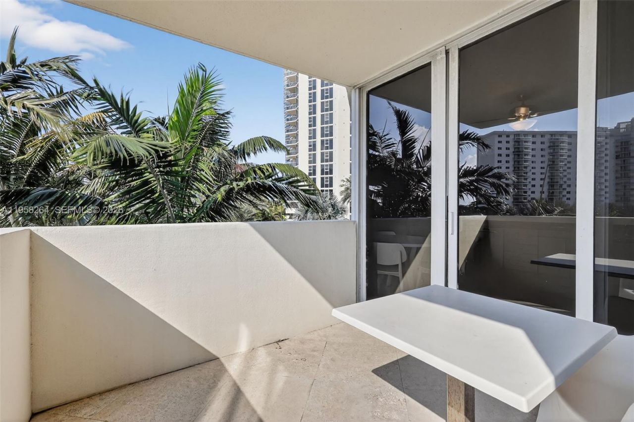 19333 Collins Ave, Unit 510, Sunny Isles Beach, FL 33160 Photo