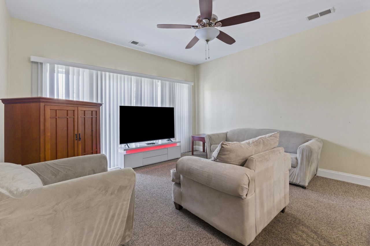 1033 World Tour Blvd. Photo 14