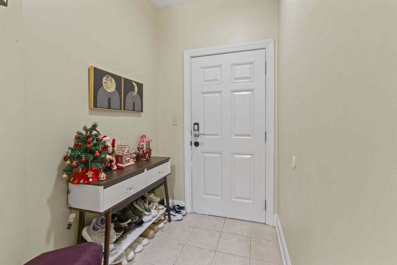 1033 World Tour Blvd.  Photo 19