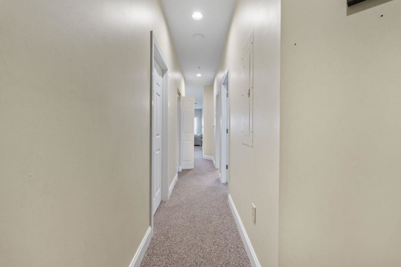 1033 World Tour Blvd. Photo 20