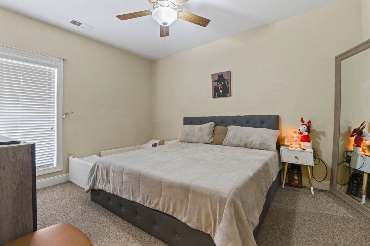 1033 World Tour Blvd.  Photo 22