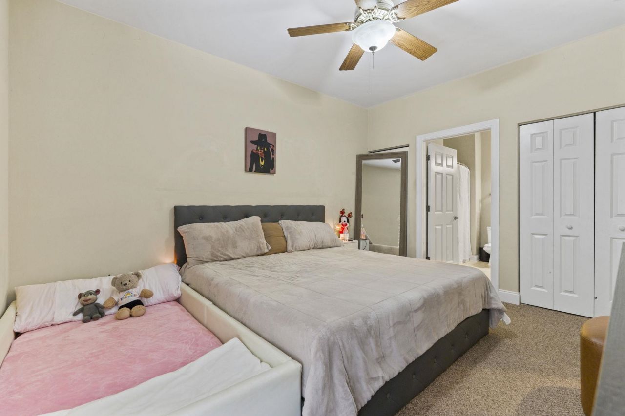 1033 World Tour Blvd.  Photo 23