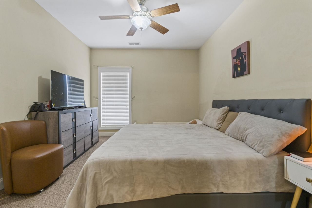 1033 World Tour Blvd.  Photo 25