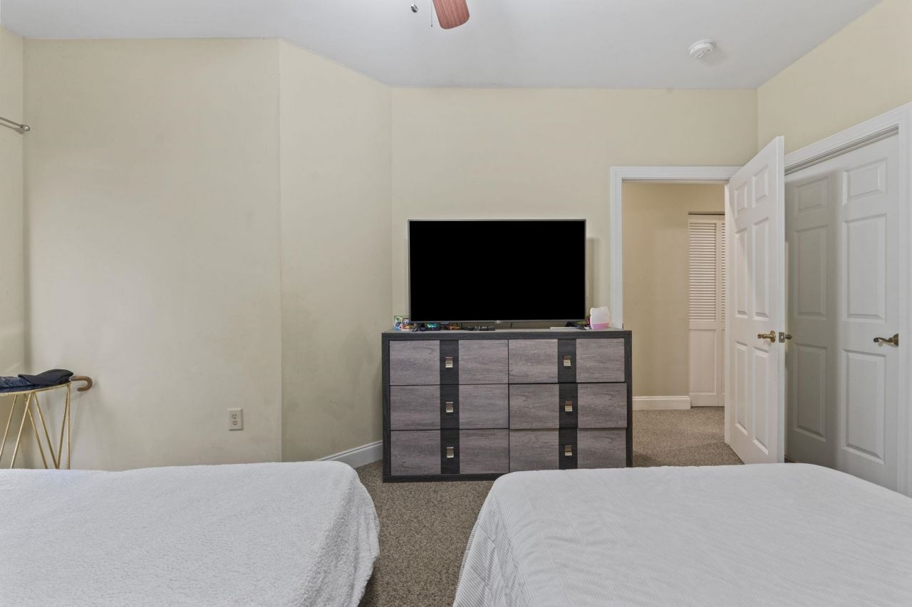 1033 World Tour Blvd.  Photo 30