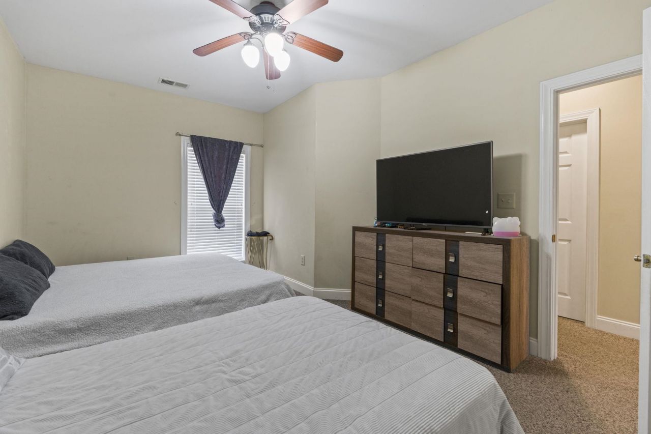 1033 World Tour Blvd. Photo 30