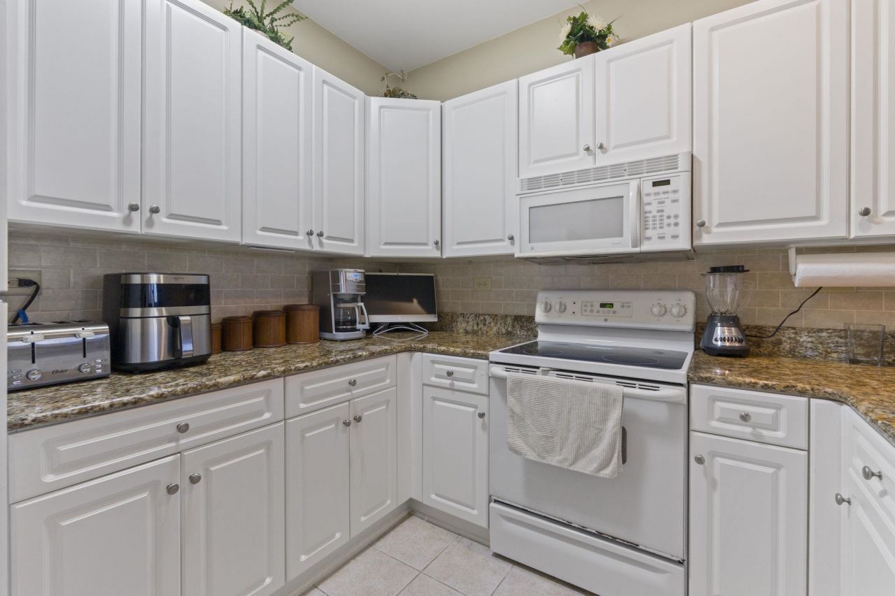 1033 World Tour Blvd. Photo 5