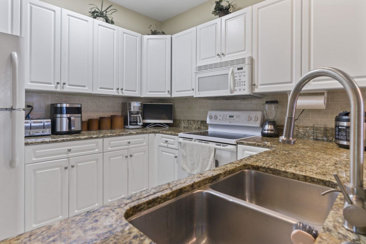 1033 World Tour Blvd.  Photo 8