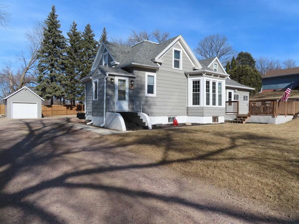 821 Main Street, Akron, IA 51001