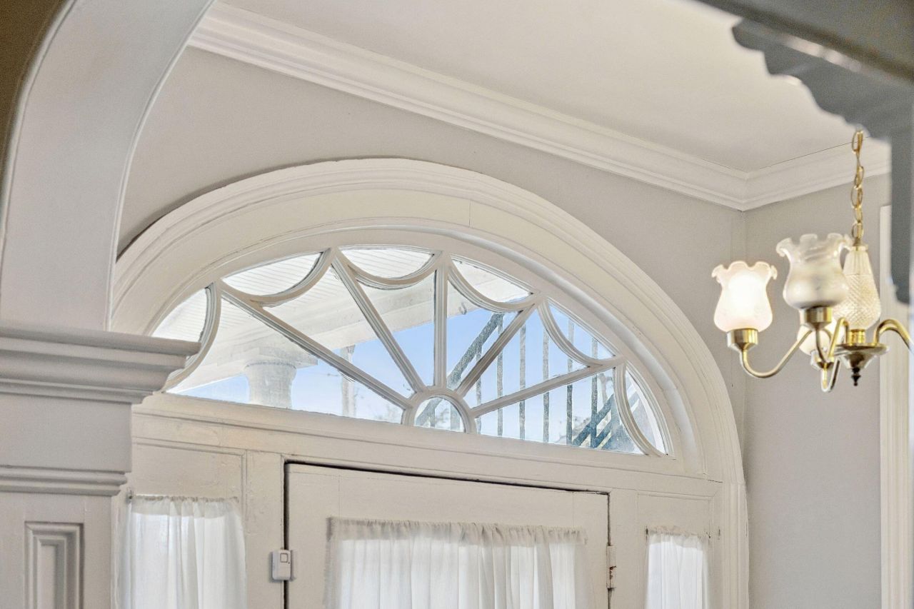 208 Calhoun Street Photo 12