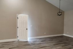 33 Clara Court photo 4