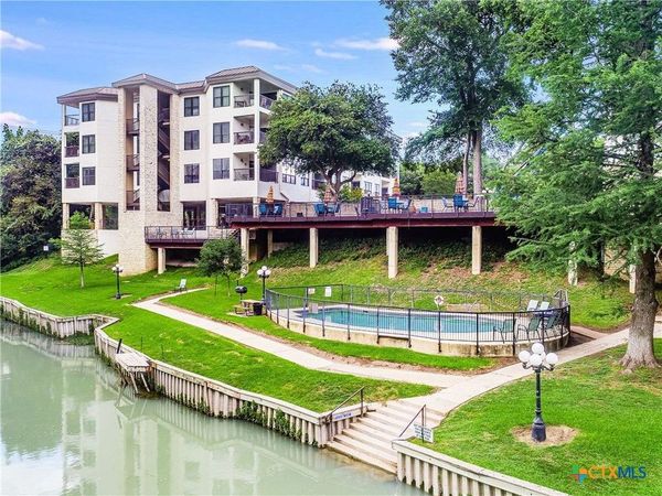 401 W Lincoln Street, Unit A208, New Braunfels, TX 78130