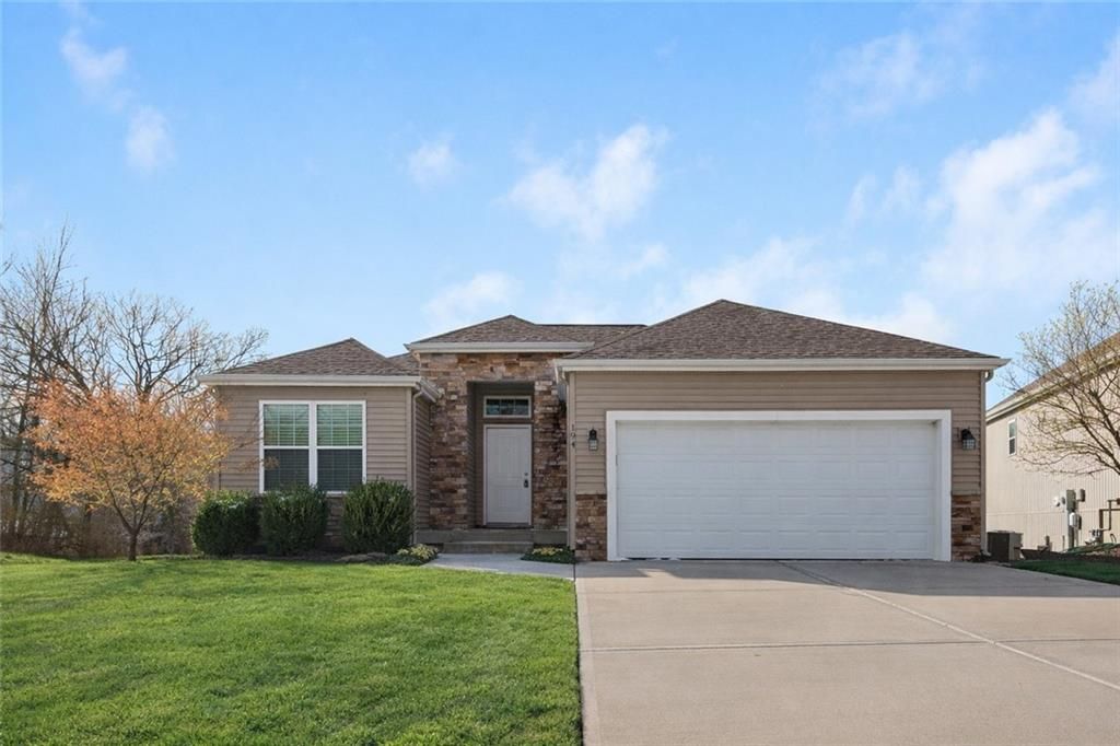 194 Camelot Drive, Liberty, MO 64068 Main Photo