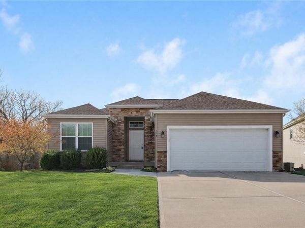 194 N Camelot Drive, Liberty, MO 64068