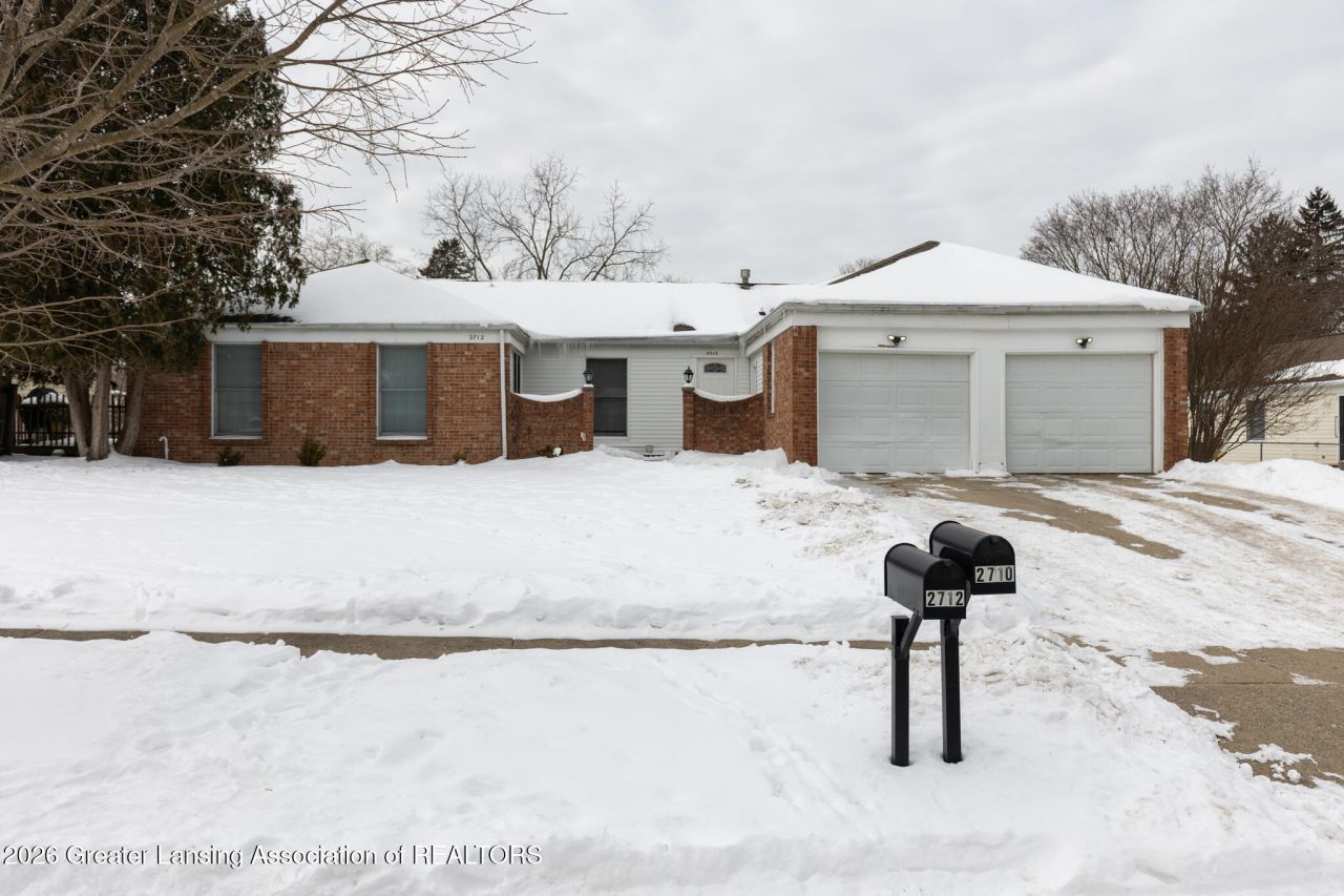 2710 Stoneleigh Drive, Lansing, MI 48910 Main Photo