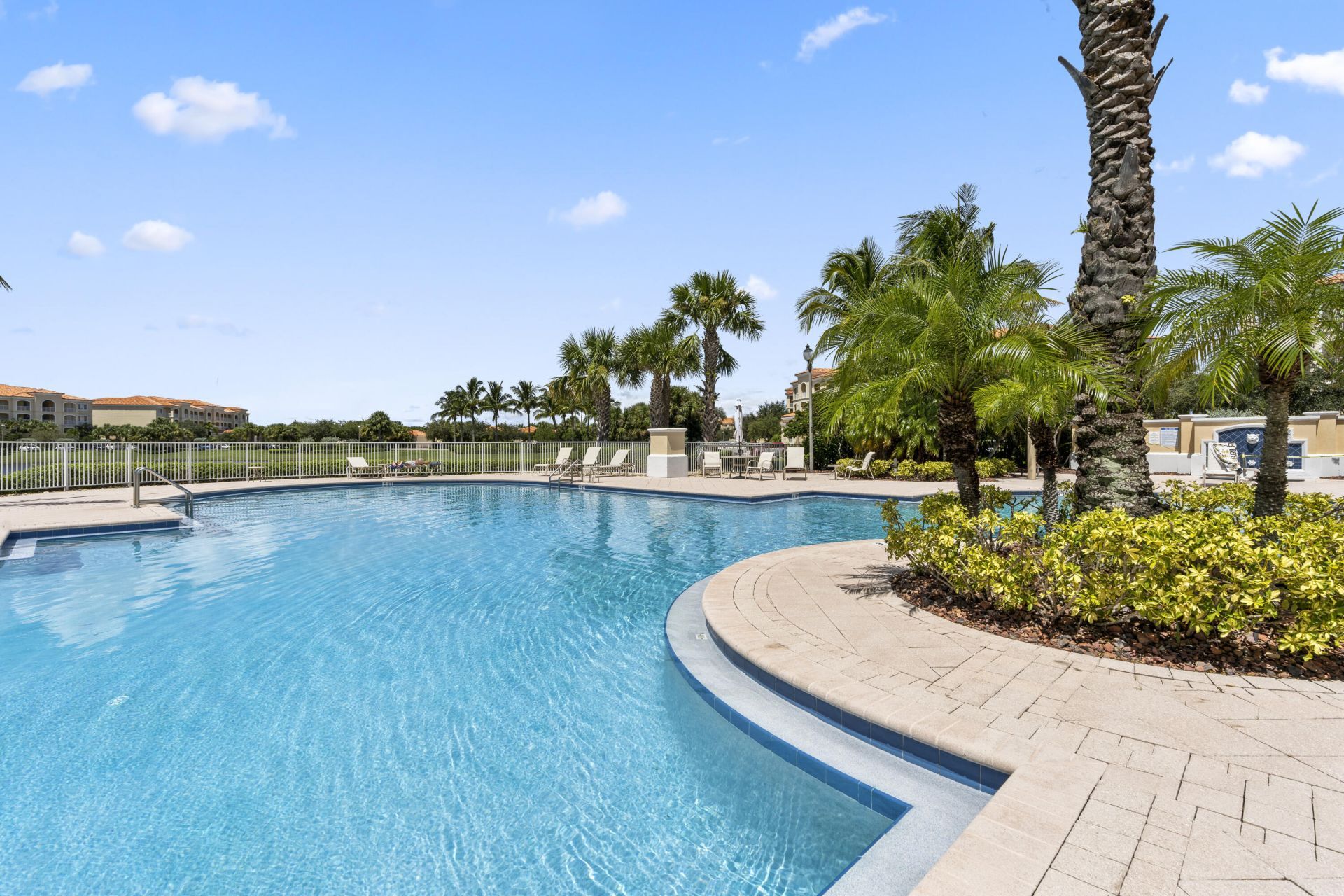 27 Harbour Isle Drive W, Unit 203, Hutchinson Island, FL 34949 Photo