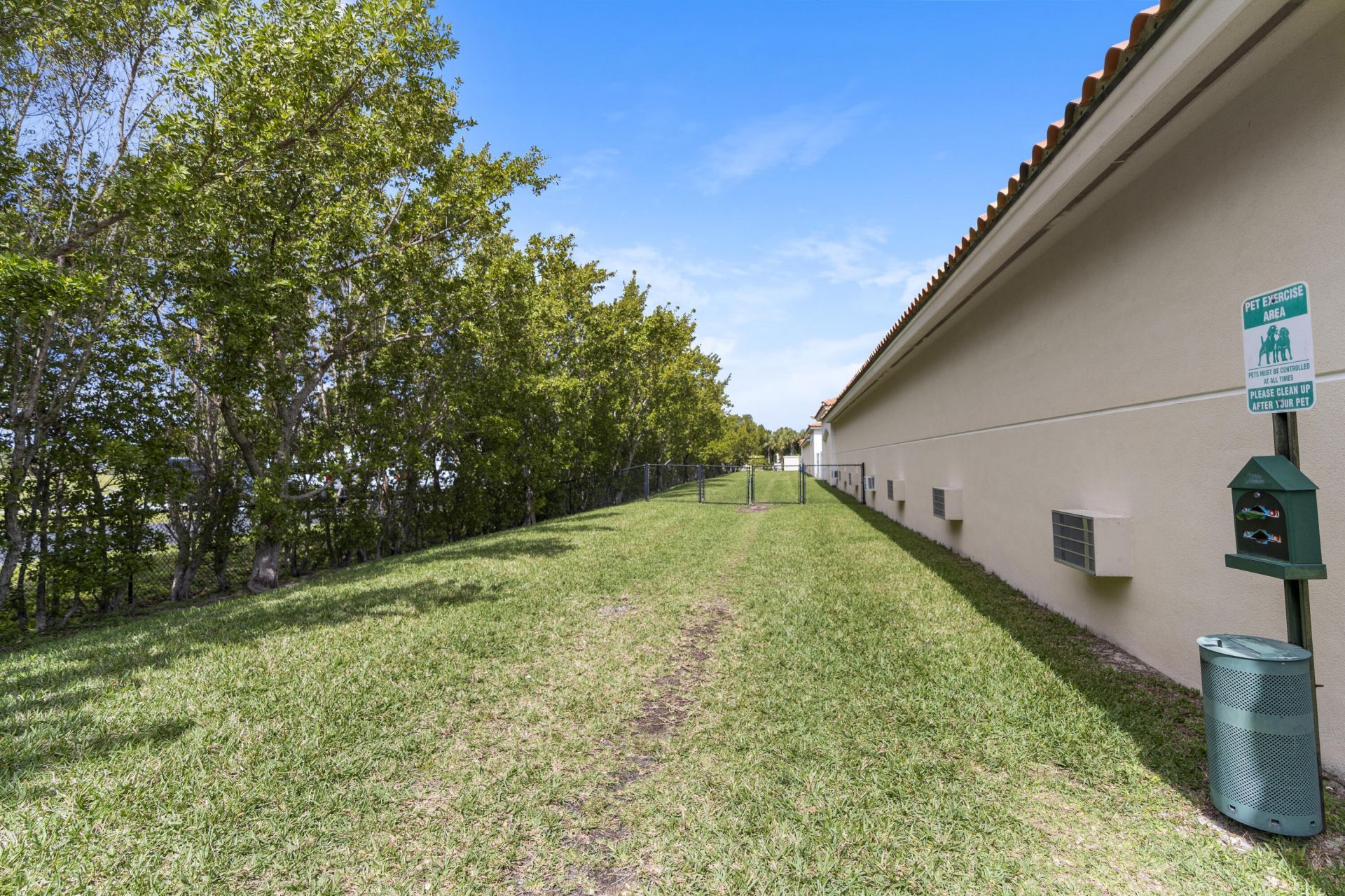 27 Harbour Isle Drive W, Unit 203, Hutchinson Island, FL 34949 Photo