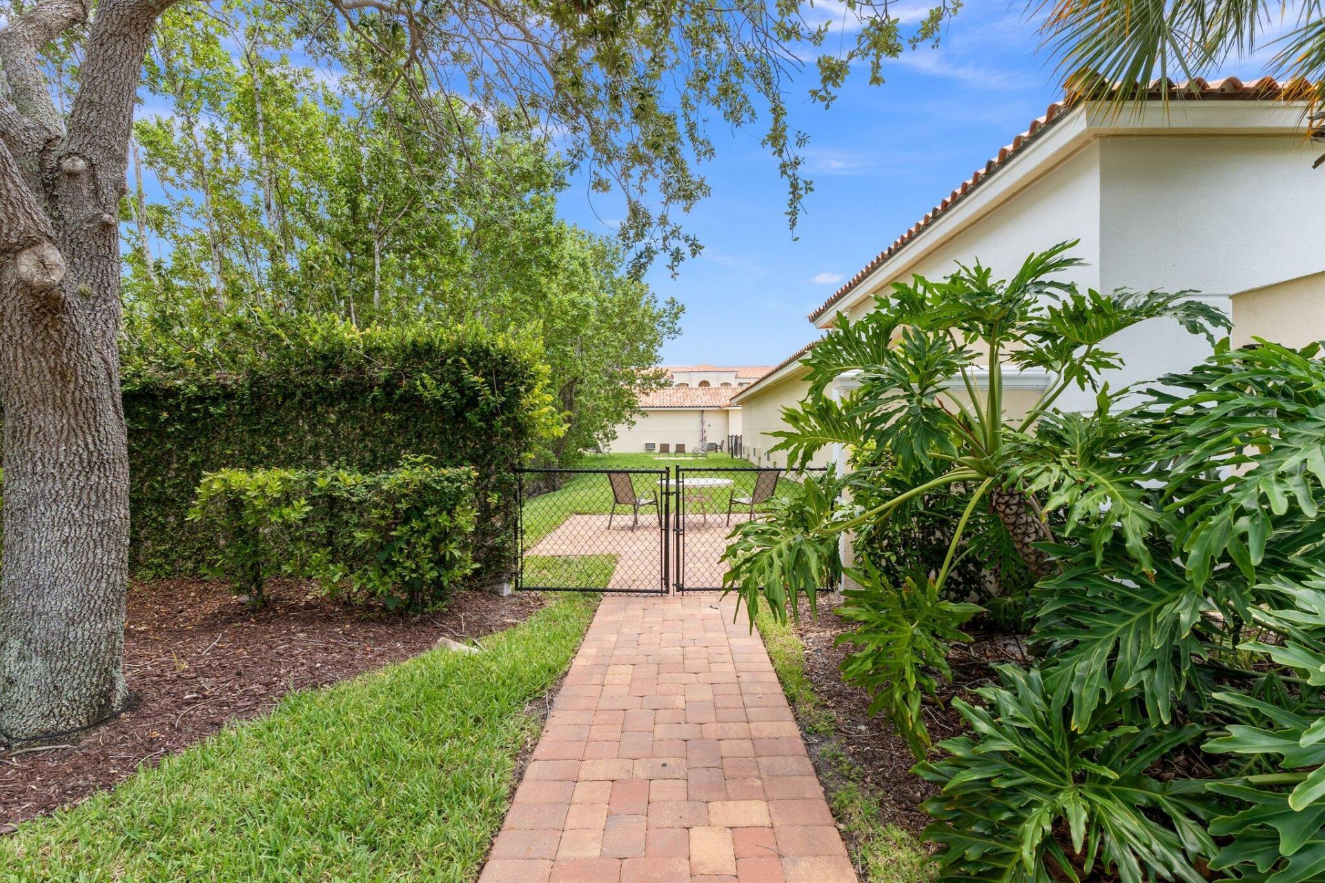 27 Harbour Isle Drive W, Unit 203, Hutchinson Island, FL 34949 Photo
